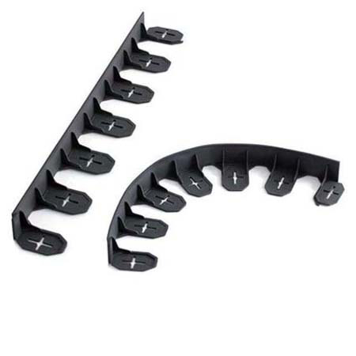 Fleksibilni PVC ivičnjak dužine 60 cm postavljen uz travnjak i cvetnu leju