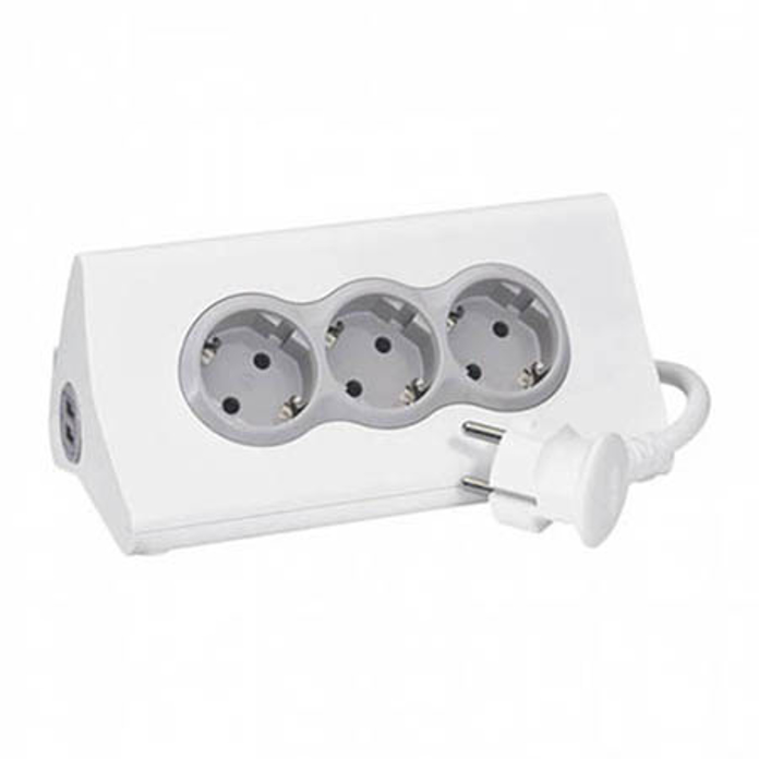 Slika Produžni kabl sa 3 utičnice + 2×USB + osigurač 1.5 m beli Legrand 694810